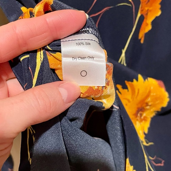Amour Vert Silk Blouse Navy Marigold Print XXS EUC - Picture 4 of 4